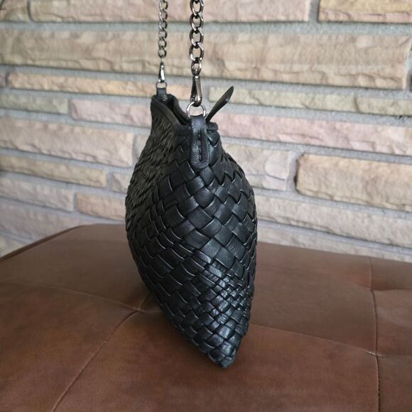 🐢 Falor Black Woven Crossbody Bag with Chain Strap - Picture 10 of 15